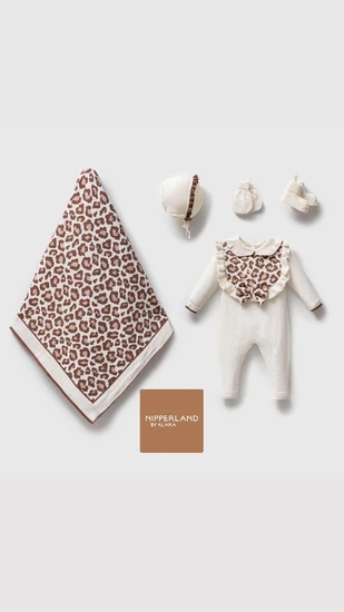 מארז לידה בצבע מנומר מיוחד שכולל אוברול שמיכה כובע גרביים וכובע