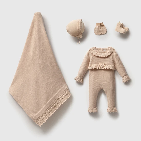 סט מהמם של NIPPERLAND שכולל אוברול שמיכה כובע כפפות וגרביים