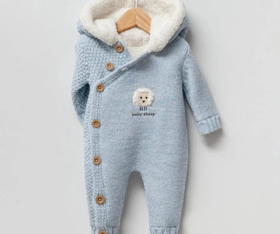 אוברול NIPPERLAND עם צמר מבפנים בצבע כחול בהיר עם כובע