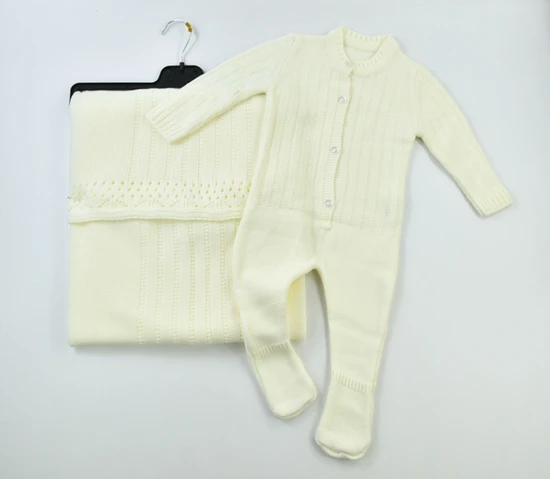 סט לבן קלאסי של TAFYY שכולל אוברול וסמיכה