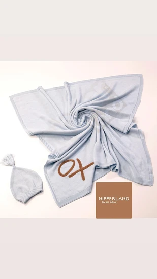 סט של NIPPERLAND שכולל שמיכה וכובע