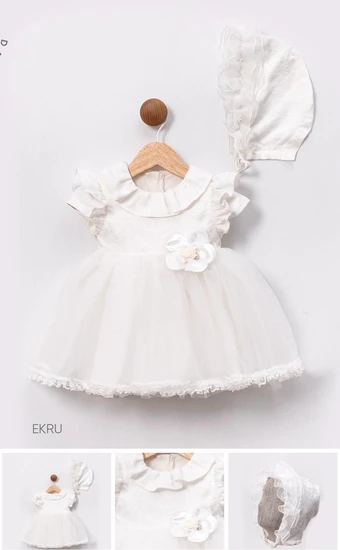 שמלה לבנה עם ורד ועם כובע מבית CUMINO