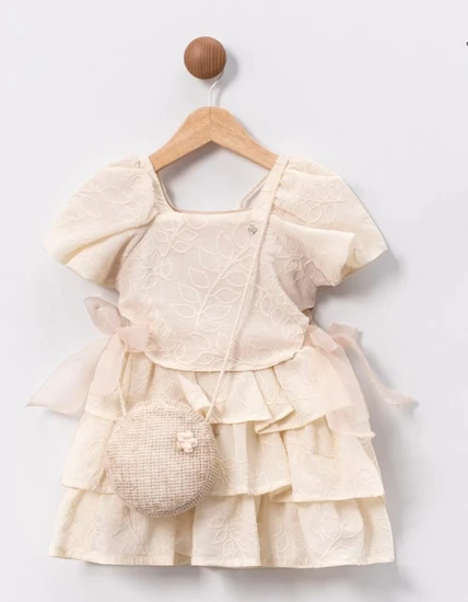 שמלה מיוחדת בצבע קרם עם תיק קטן מבית CUMINO