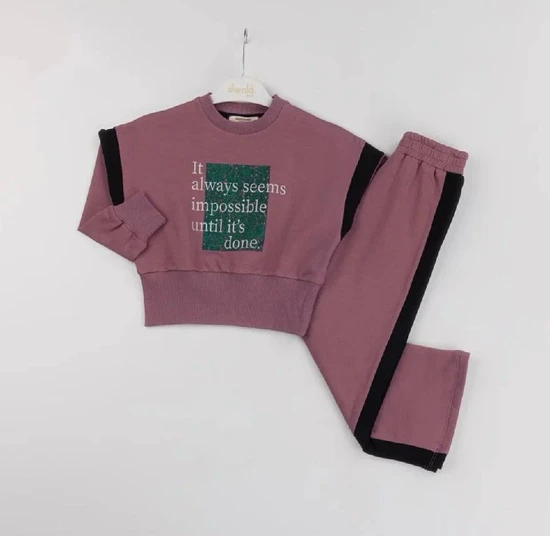 טרינינג מבית DAMLA בצבע אפרסקי עם שילוב פסים שחור מהצד