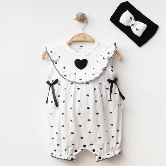 סט חגיג לבן עם לבבות שחורים מבית COSAY