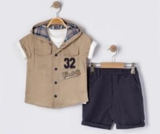 סט יפה ספורטיבי עם כובע