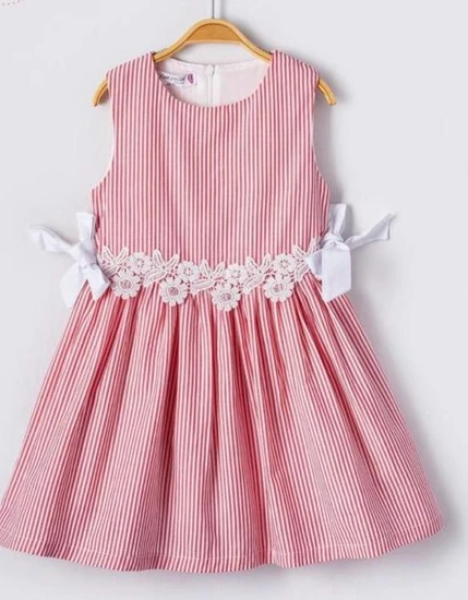 שמלה מיוחדת אדום לבן פסים